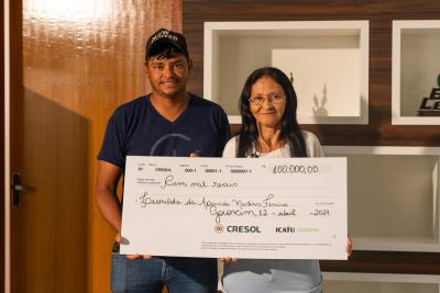 Cooperada da Cresol Vale das Águas PR/MG é contemplada com prêmio de R$100 mil reais da Icatu Seguros 