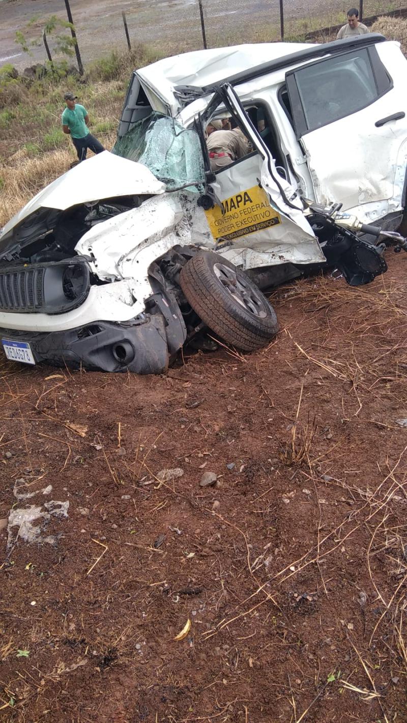 Laranjeiras: Condutor fica encarcerado após acidente no trevo de acesso à Marquinho