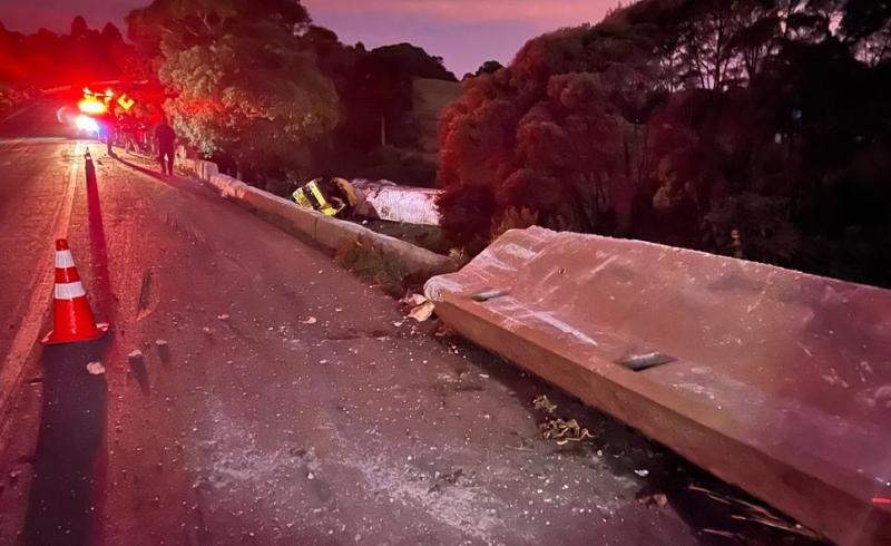 Candói: Motorista morre após trombar carreta carregada com frangos na BR 277