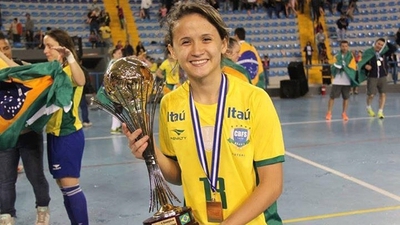 A brasileira Amandinha é eleita a melhor do mundo no futsal pela 7ª vez