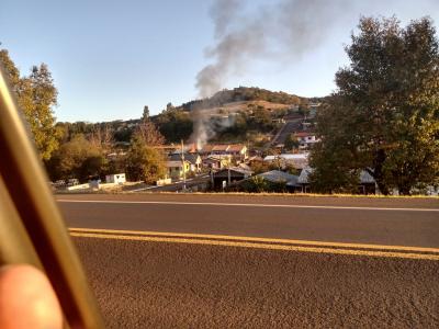 N. Laranjeiras: Casa situada atrás do Restaurante Martelo pega fogo