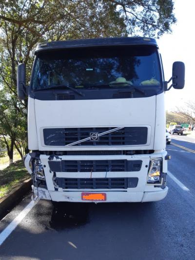 Cantagalo: Homem morre após colidir Fusca contra carreta na BR 277
