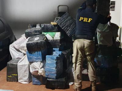 PRF apreende 2,7 toneladas de maconha na cidade de UbiratÃ£