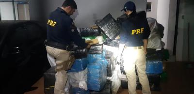 PRF apreende 2,7 toneladas de maconha na cidade de UbiratÃ£