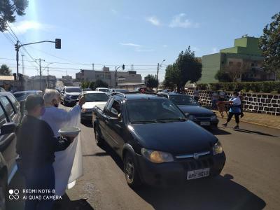 ProcissÃ£o e bÃªnÃ§Ã£o dos carros no dia da Padroeira Santâ€™Ana