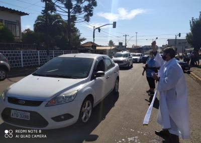 ProcissÃ£o e bÃªnÃ§Ã£o dos carros no dia da Padroeira Santâ€™Ana