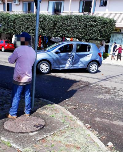 Laranjeiras: Motociclista fica ferido apÃ³s colisÃ£o entre auto e moto no centro