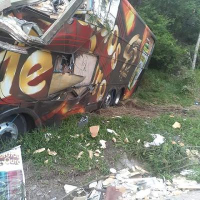 Grave acidente com ônibus do grupo Garotos de Ouro tira a vida de Airton Machado