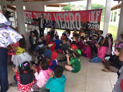  Torcida Sangue Rubro Negro e Jogadores do Operário do Feminino e masculino fizeram a entrega dos brinquedos da Ação entre Amigos.