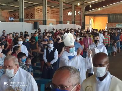 Missa das CrianÃ§as Ã© celebrada pelo bispo dom Amilton