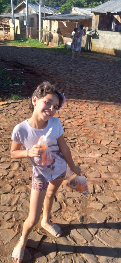 Mesa dos Anjos distribuiu aproximadamente 1.200 kits de doces no Dia da CrianÃ§a