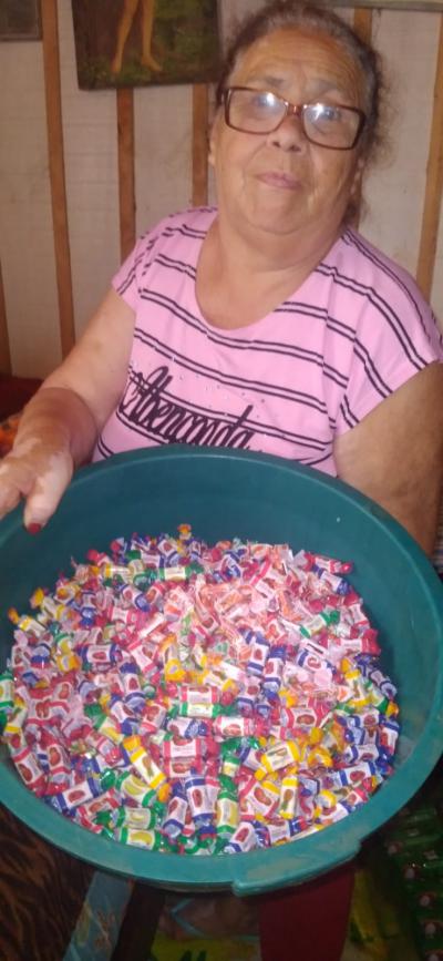 Mesa dos Anjos distribuiu aproximadamente 1.200 kits de doces no Dia da CrianÃ§a
