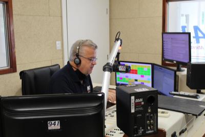 Padre Marco Aurélio visita a Campo Aberto FM para o lançamento da Festa Da Padroeira do Porto Barreiro