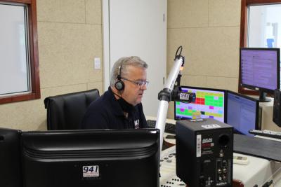 Padre Marco Aurélio visita a Campo Aberto FM para o lançamento da Festa Da Padroeira do Porto Barreiro