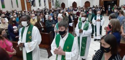 Comunidade de Laranjeiras do Sul se despediu dos Padres Xaverianos