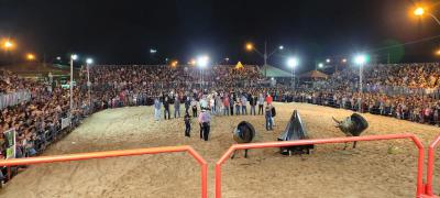 Casa Cheia em Rio Bonito do Iguaçu para prestigiar o Paranaense de Motocross e Rodeio Coutry