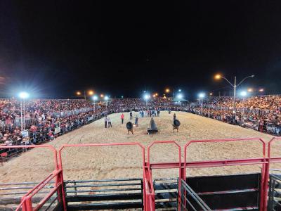 Casa Cheia em Rio Bonito do Iguaçu para prestigiar o Paranaense de Motocross e Rodeio Coutry