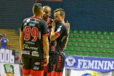 Operário Laranjeiras goleia Toledo e encaminha classificação para as semifinais da Liga Futsal Paraná.