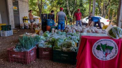 “Natal Sem Fome”: Famílias do MST partilham 5 toneladas de alimentos, em Laranjeiras do sul (18/12)