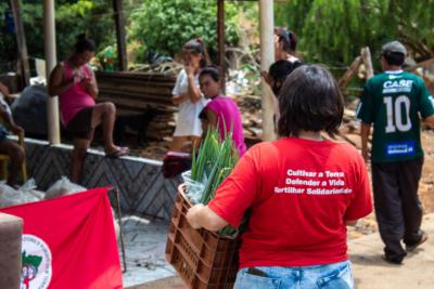 “Natal Sem Fome”: Famílias do MST partilham 5 toneladas de alimentos, em Laranjeiras do sul (18/12)