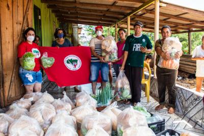 “Natal Sem Fome”: Famílias do MST partilham 5 toneladas de alimentos, em Laranjeiras do sul (18/12)