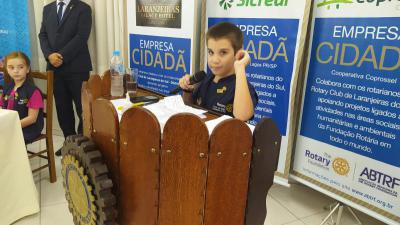 Rotary Clube de Laranjeiras do Sul na Festiva de 52 anos fundou o Rotakids