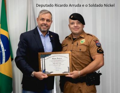 PMs de Laranjeiras do Sul são homenageados na ALEP por salvamento de criança