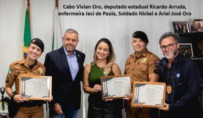 PMs de Laranjeiras do Sul são homenageados na ALEP por salvamento de criança