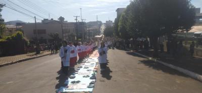 Paróquia Sant’Ana celebrou Corpus Christi com o retorno da procissão e missa campal