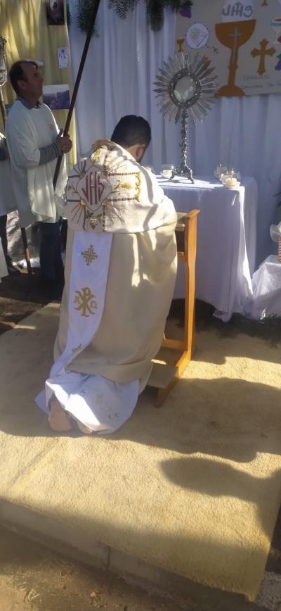 Paróquia Sant’Ana celebrou Corpus Christi com o retorno da procissão e missa campal