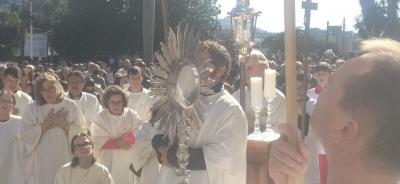 Paróquia Sant’Ana celebrou Corpus Christi com o retorno da procissão e missa campal