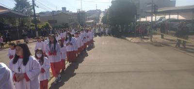 Paróquia Sant’Ana celebrou Corpus Christi com o retorno da procissão e missa campal