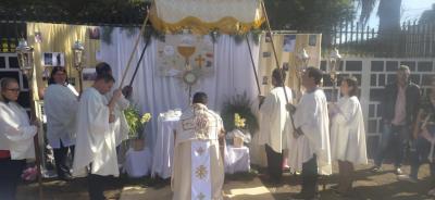 Paróquia Sant’Ana celebrou Corpus Christi com o retorno da procissão e missa campal