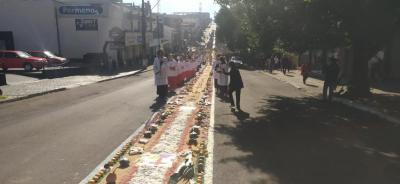 Paróquia Sant’Ana celebrou Corpus Christi com o retorno da procissão e missa campal