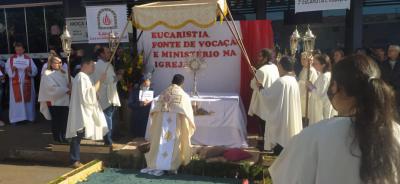 Paróquia Sant’Ana celebrou Corpus Christi com o retorno da procissão e missa campal