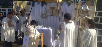 Paróquia Sant’Ana celebrou Corpus Christi com o retorno da procissão e missa campal