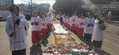 Paróquia Sant’Ana celebrou Corpus Christi com o retorno da procissão e missa campal