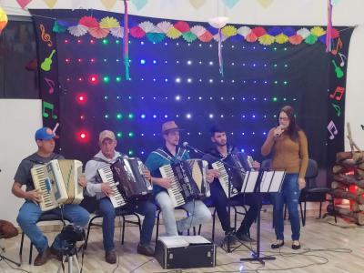 Noite Cultural em Porto Barreiro com apresentações artísticas e comidas típicas