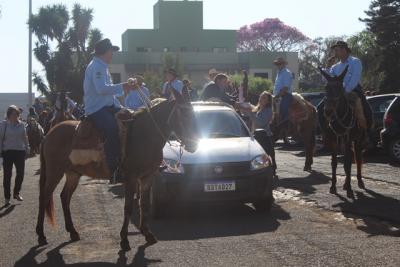 Cavalgada da Padroeira Sant’Ana reúne dezenas de cavaleiros