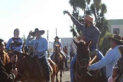 Cavalgada da Padroeira Sant’Ana reúne dezenas de cavaleiros