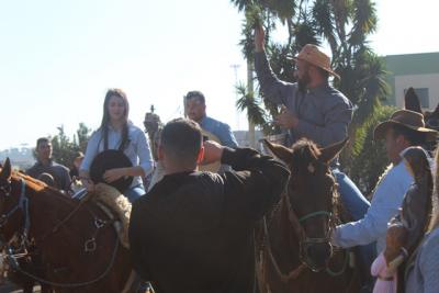 Cavalgada da Padroeira Sant’Ana reúne dezenas de cavaleiros