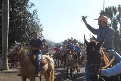 Cavalgada da Padroeira Sant’Ana reúne dezenas de cavaleiros