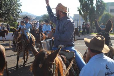 Cavalgada da Padroeira Sant’Ana reúne dezenas de cavaleiros