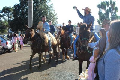 Cavalgada da Padroeira Sant’Ana reúne dezenas de cavaleiros