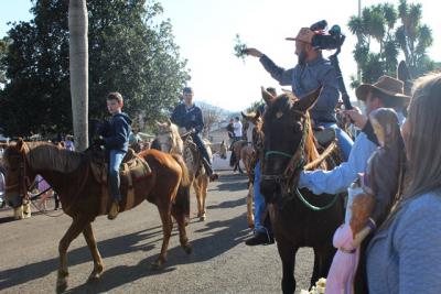 Cavalgada da Padroeira Sant’Ana reúne dezenas de cavaleiros