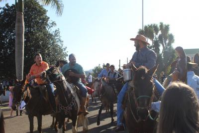 Cavalgada da Padroeira Sant’Ana reúne dezenas de cavaleiros