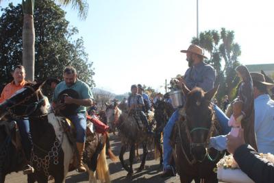 Cavalgada da Padroeira Sant’Ana reúne dezenas de cavaleiros