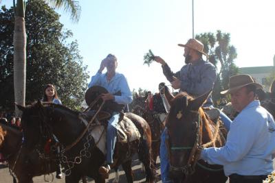 Cavalgada da Padroeira Sant’Ana reúne dezenas de cavaleiros