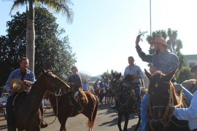 Cavalgada da Padroeira Sant’Ana reúne dezenas de cavaleiros