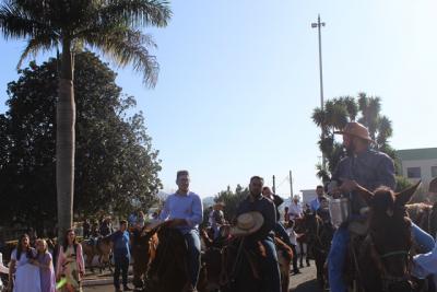 Cavalgada da Padroeira Sant’Ana reúne dezenas de cavaleiros